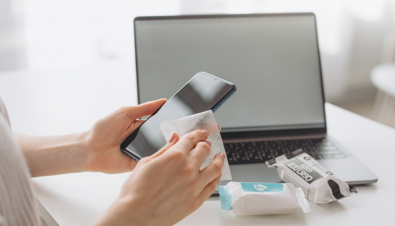 screen-safe-wipes-for-phone-and-laptop-screens